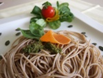 Vollkorn-Spaghetti mit Basilikumpesto
